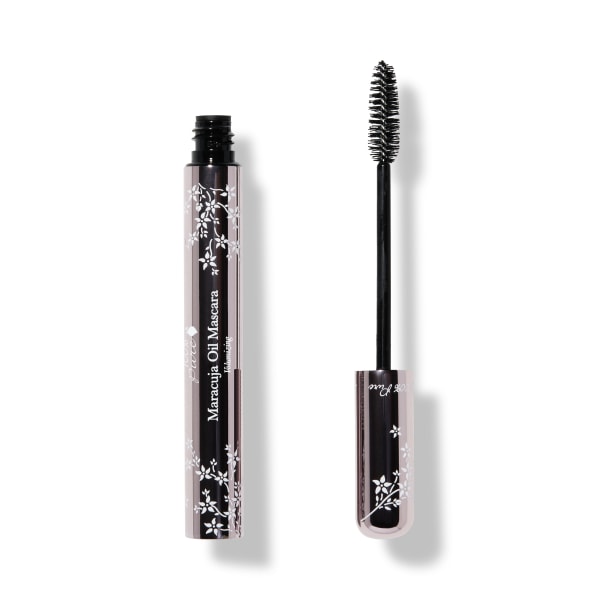 Fruit pigmented Maracuja Oil Mascara application wand is round for volumizing application. 100% Pure. Shop Reap & Sow 